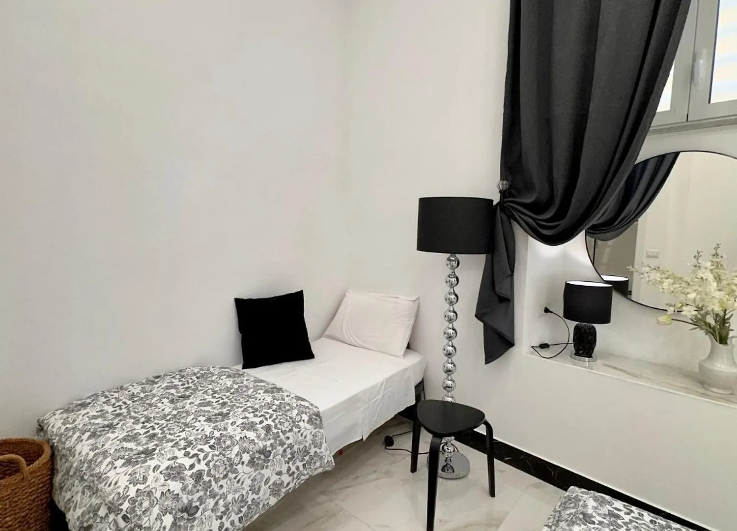 Ferdinando'S Home Neapol