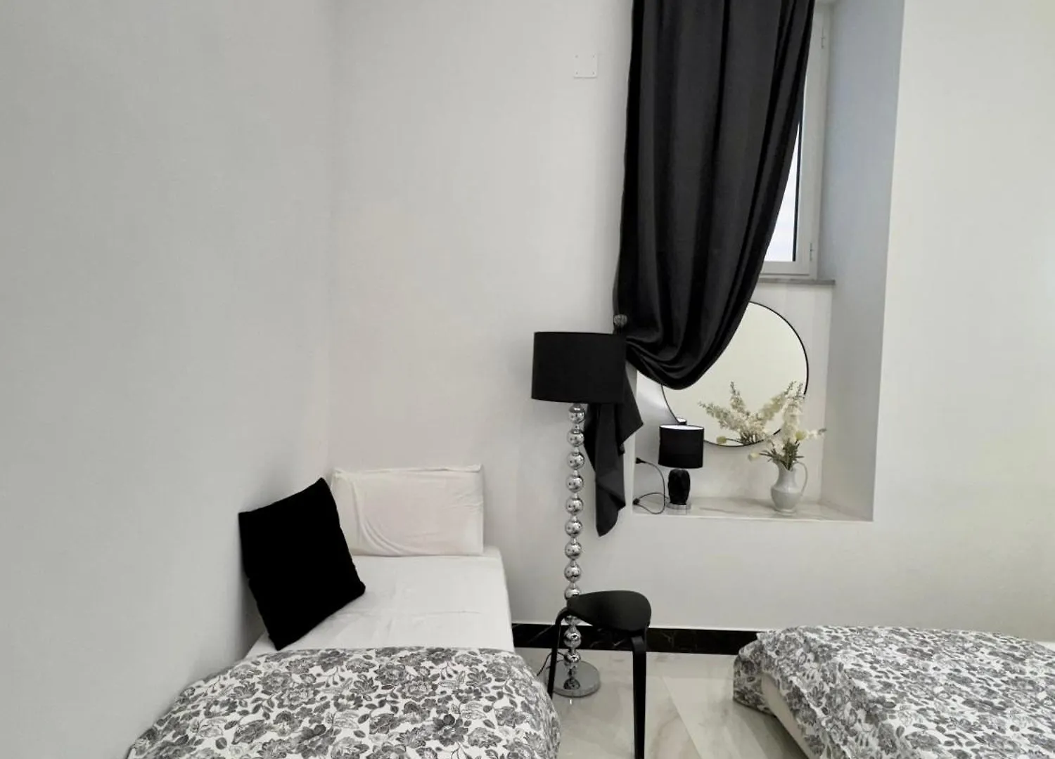 Ferdinando'S Home Neapol